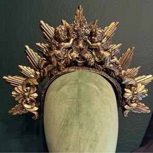 Hysteria Machine Gold Baroque Crown Gothic